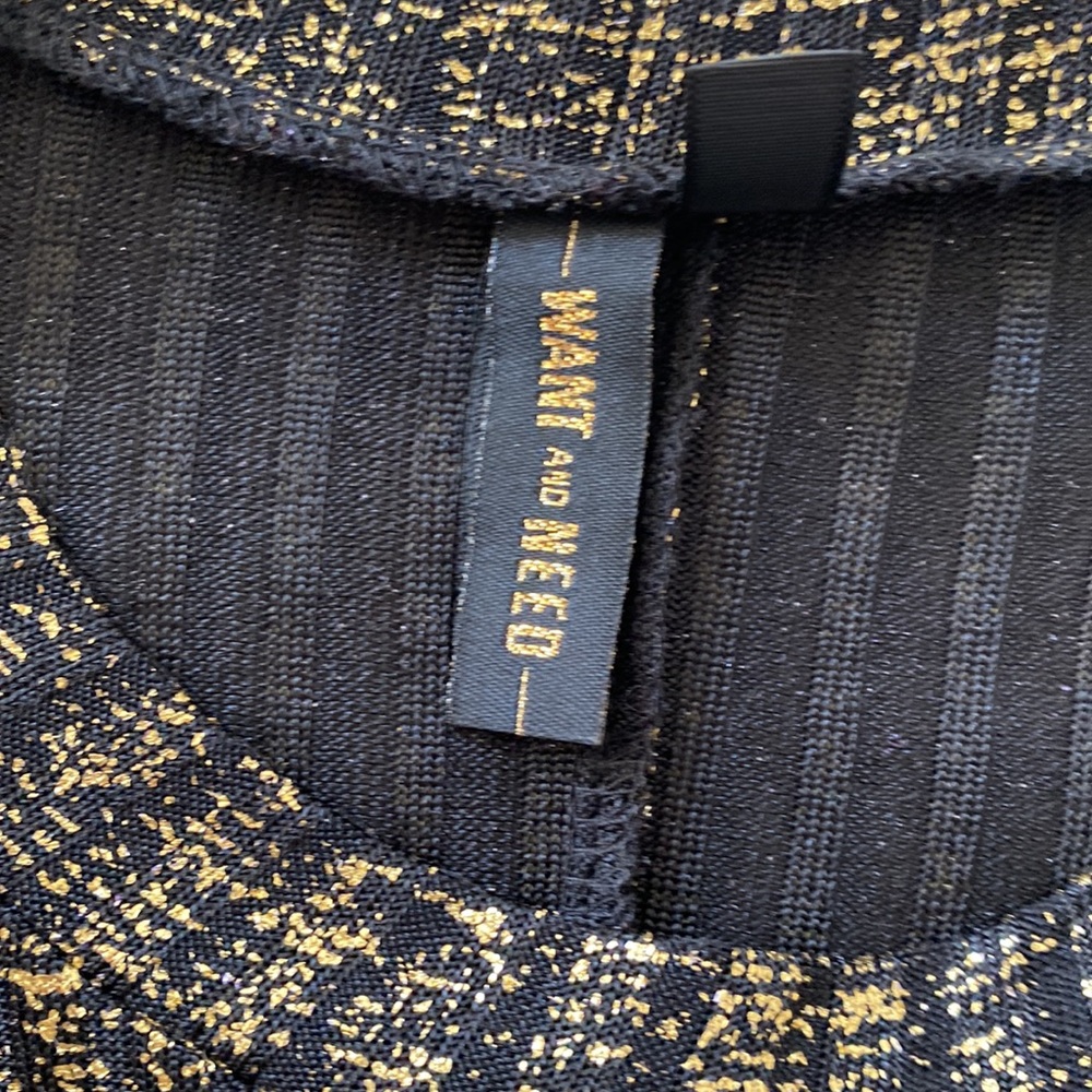 🥭 (4 for $15) Black and Gold Dress - Picture 6 of 7